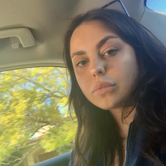 Meet your Posher, Gabrielle - Picture 1 of 1